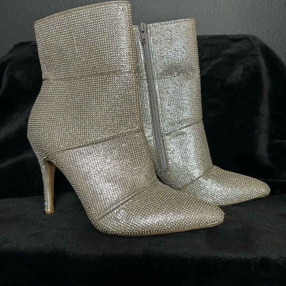 NEW Andiamo ATrendy Silver Rhinestone Side Zip Boots 4” Heel Size 9 - Picture 4 of 7